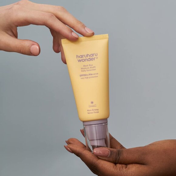 HARUHARU WONDER Black Rice Moisture Airyfit Sunscreen SPF50 50mL - Picture 2 of 9